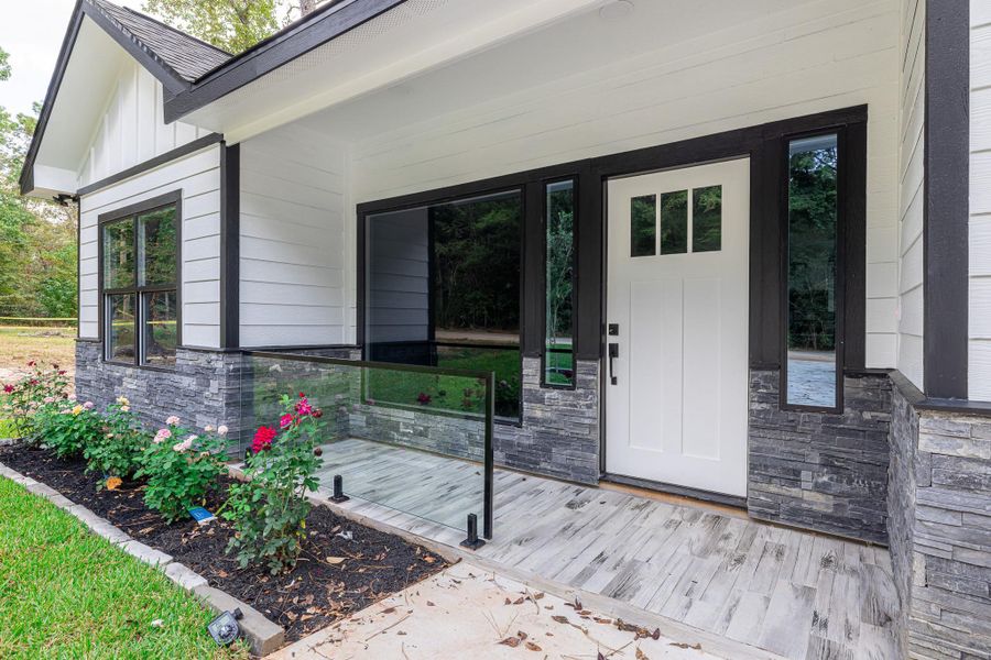 Exterior details and patio area of a home in , Willis (Image 3).