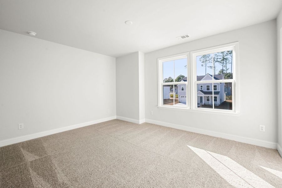 Spacious, unfurnished interior of a new home in Waterways, Richmond Hill (Image 19).
