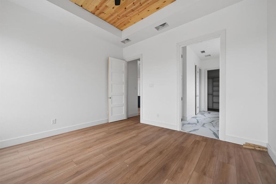 Spacious, unfurnished interior of a new home in , Lone Oak (Image 20).