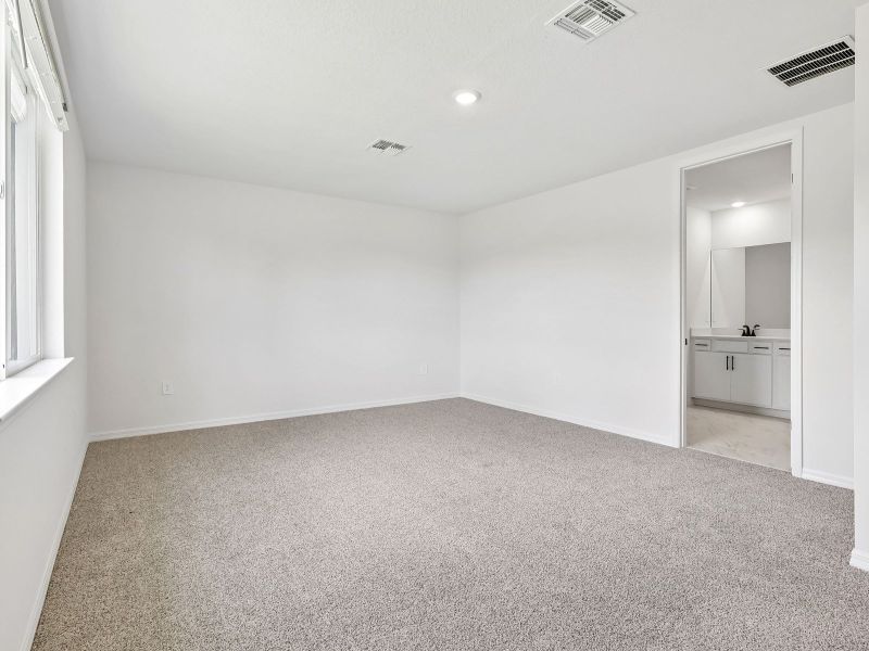 Spacious, unfurnished interior of a new home in The Grove at Stuart Crossing - Signature Series, Bartow (Image 15). Spacious, unfurnished interior of a new home in The Grove at Stuart Crossing - Signature Series, Bartow (Image 15).