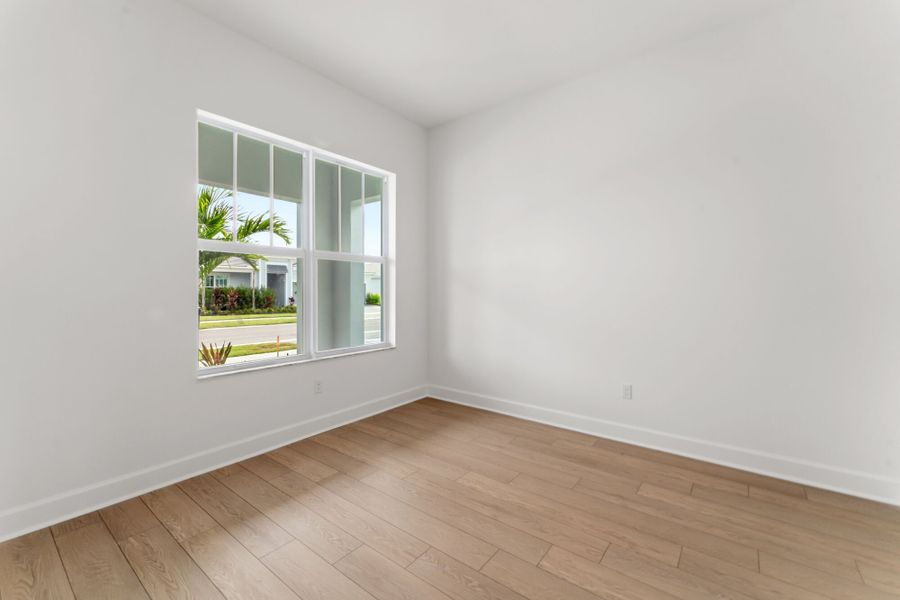 Spacious, unfurnished interior of a new home in Tradition, Port St. Lucie (Image 11).