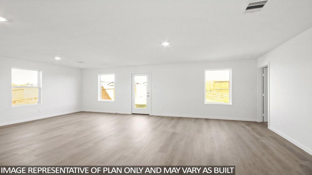 Spacious, unfurnished interior of a new home in Silverthorne, Conroe (Image 11).