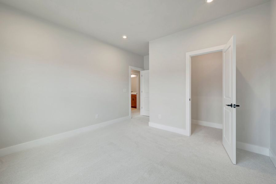 Spacious, unfurnished interior of a new home in Seven Oaks, Belmont (Image 24).