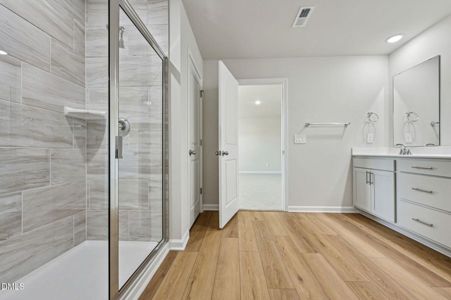 29-web-or-mls-Raleigh - Oak Manor - 537