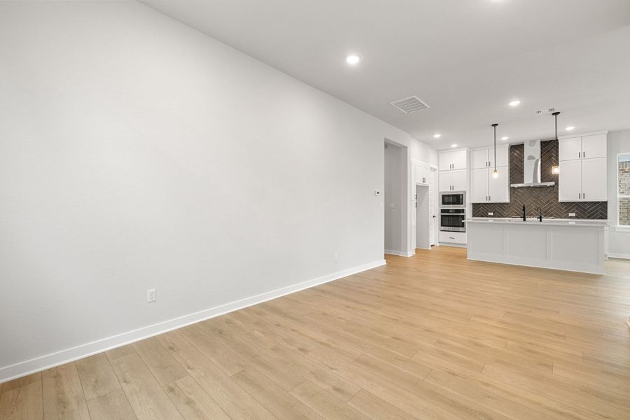 Spacious, unfurnished interior of a new home in Heritage, Dripping Springs (Image 35).