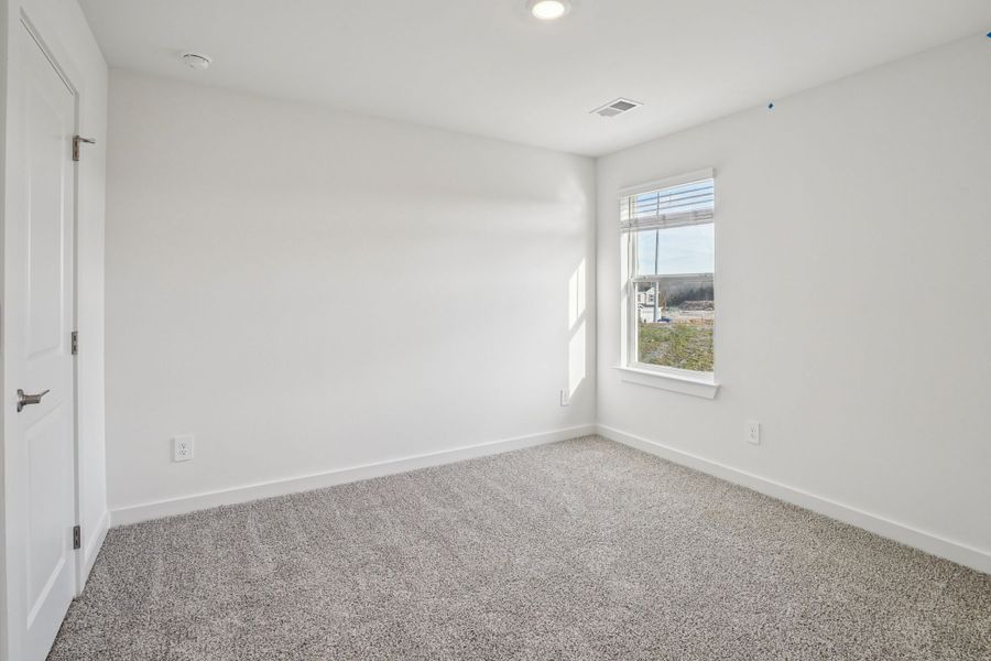 Spacious, unfurnished interior of a new home in Mansker Farms - Bronze Series, Hendersonville (Image 16).