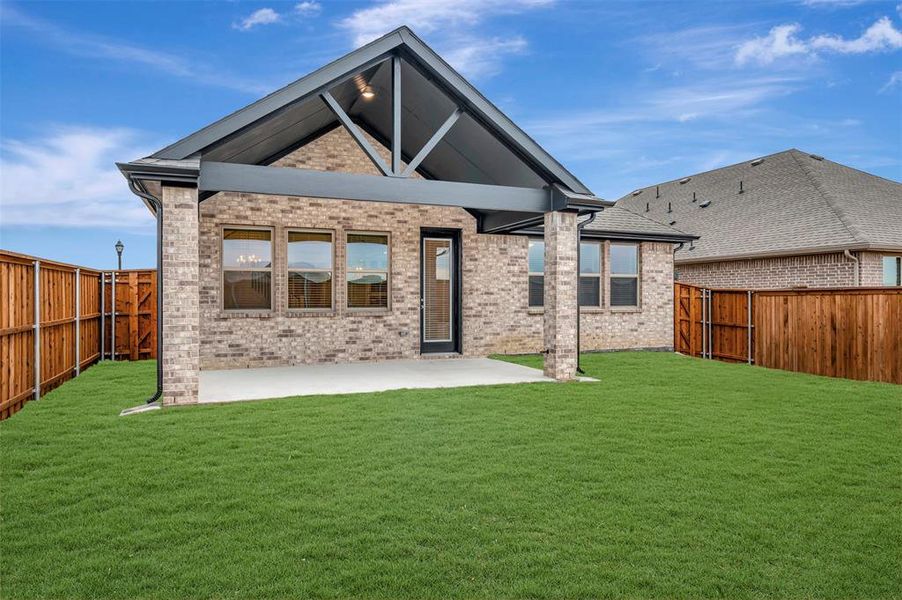 Exterior details and patio area of a home in Creekshaw, Royse City (Image 23).