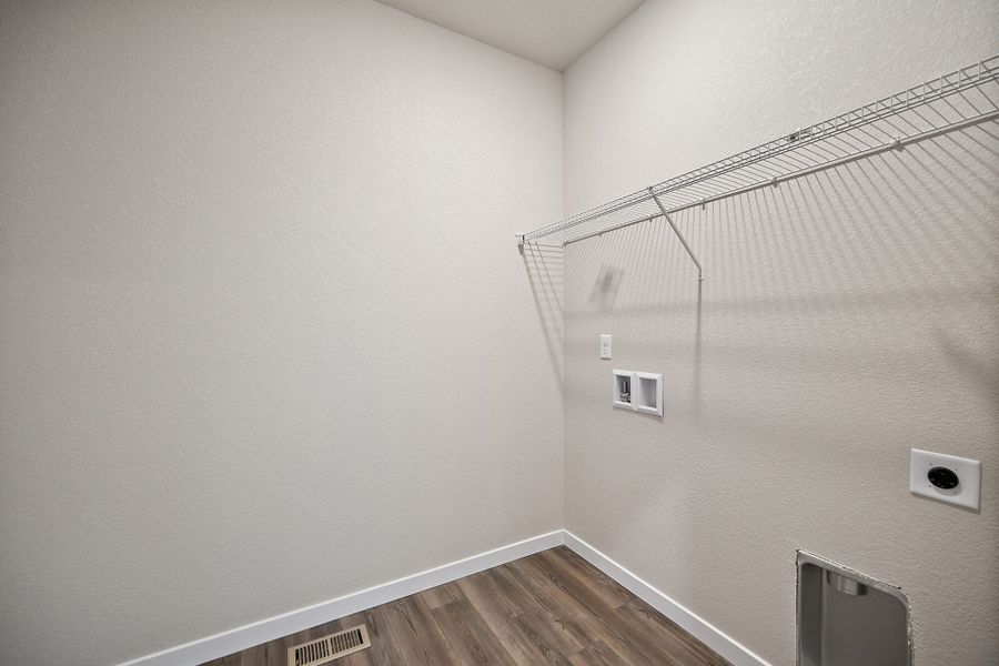 Spacious, unfurnished interior of a new home in The Glen, Colorado Springs (Image 15).