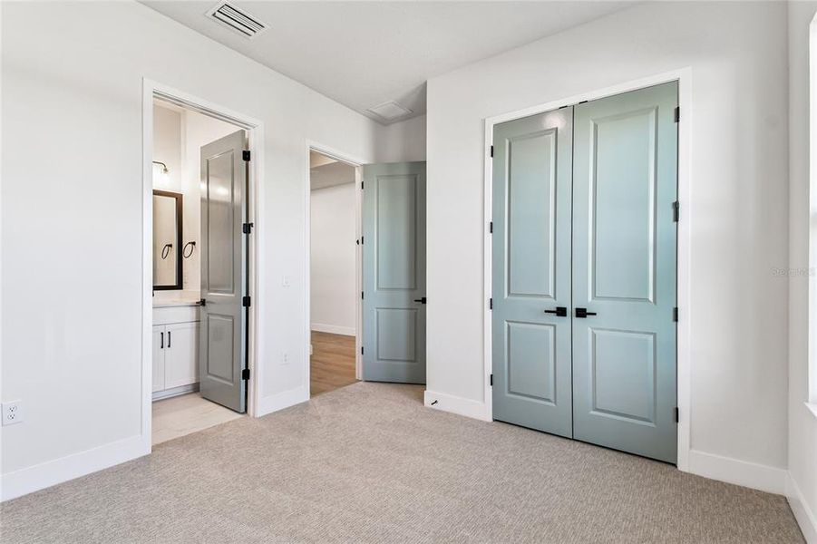 Spacious, unfurnished interior of a new home in Palmera Wellen Park - Classic Series, Venice (Image 23). Spacious, unfurnished interior of a new home in Palmera Wellen Park - Classic Series, Venice (Image 23).