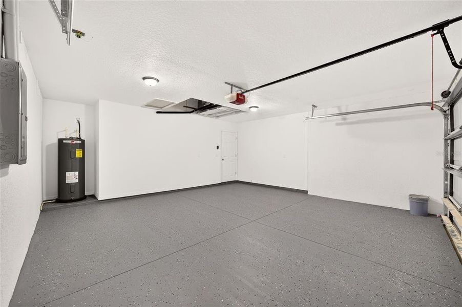 Spacious, unfurnished interior of a new home in , Ocala (Image 27).