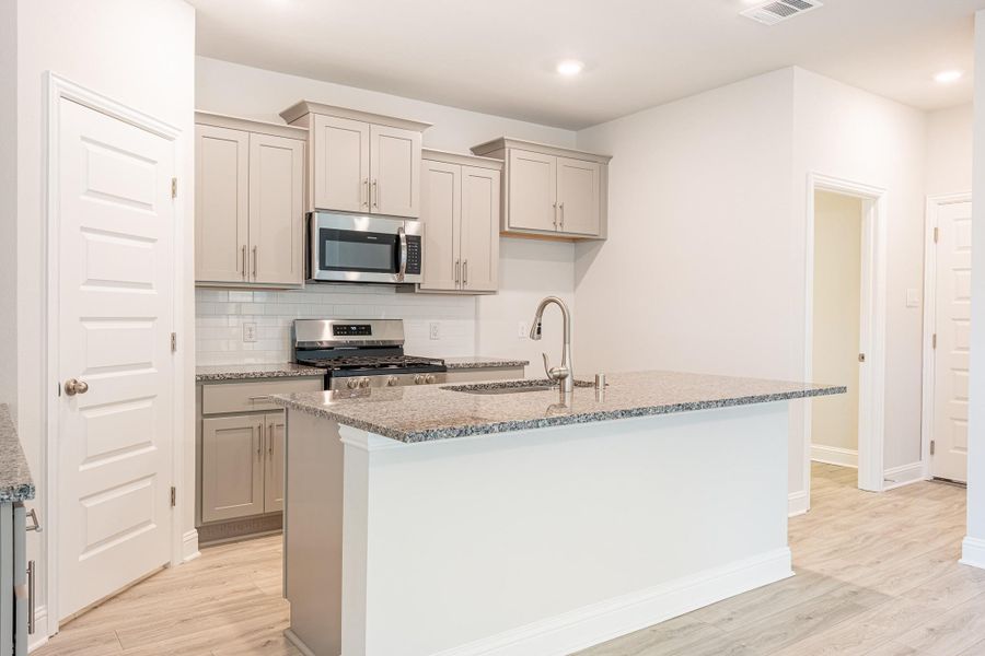 Furnished interior view inside a new home in Stonebrooke, Conroe (Image 6).