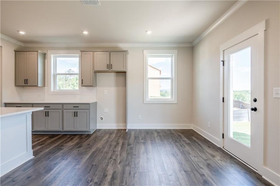 Spacious, unfurnished interior of a new home in Cambridge at Steels Bridge, Canton (Image 25).