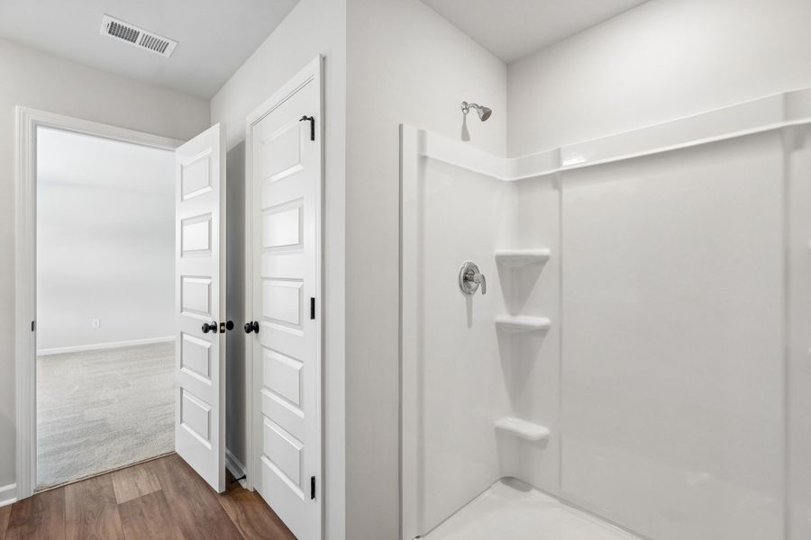 Spacious, unfurnished interior of a new home in Dawson Pointe, Summerville (Image 11).