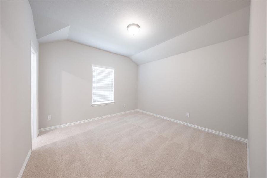 Spacious, unfurnished interior of a new home in Lake Pointe: Lake Pointe at Paloma Creek, Little Elm (Image 17).