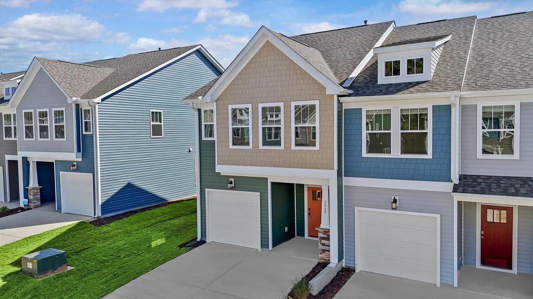 Exterior details and patio area of a home in Tyger Ridge, Moore (Image 3).