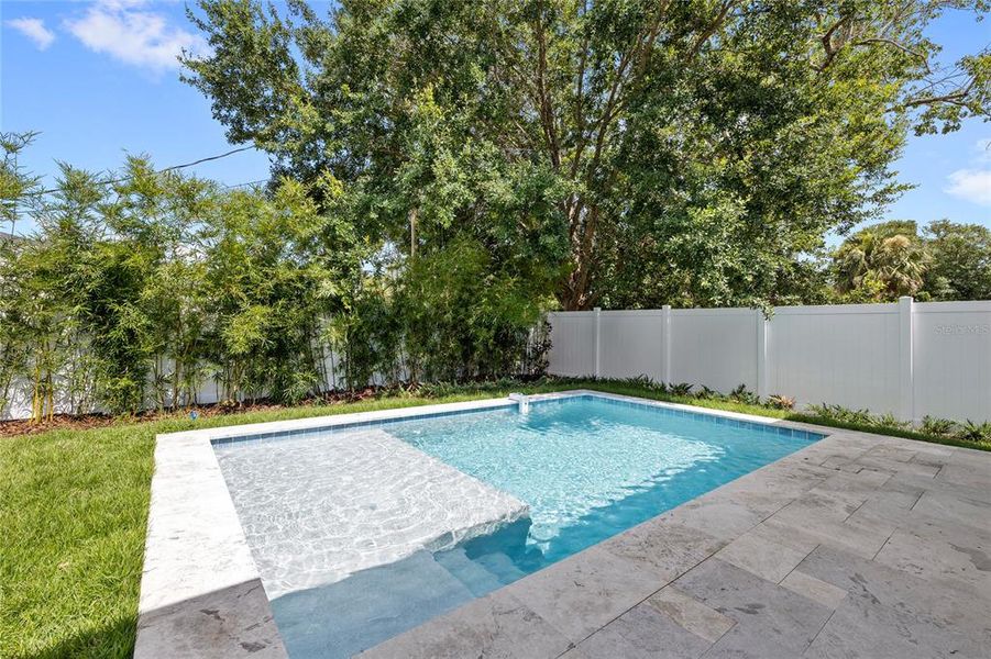 Exterior details and patio area of a home in , Orlando (Image 40).