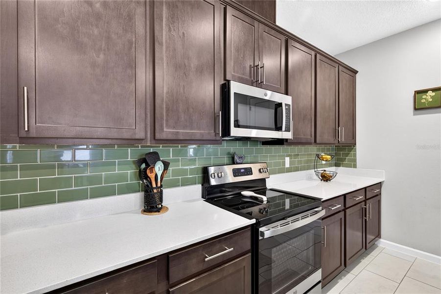 Furnished interior view inside a new home in , Tavares (Image 7).