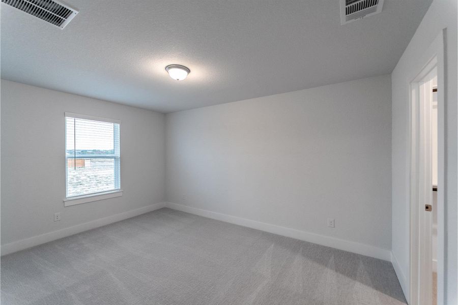 Spacious, unfurnished interior of a new home in Lariat, Liberty Hill (Image 19).
