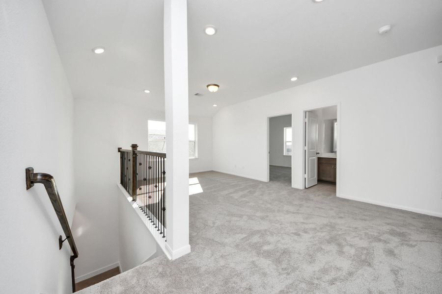 Spacious, unfurnished interior of a new home in Sunterra: Landmark Collection, Katy (Image 14).