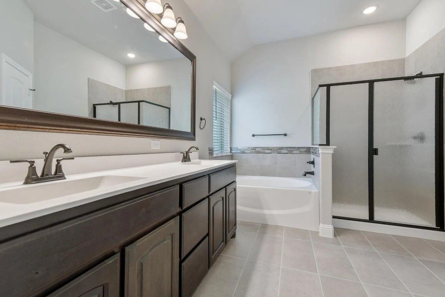 Primary Bathroom | Concept 1802 at Redden Farms - Classic Series in Midlothian, TX by Landsea Homes