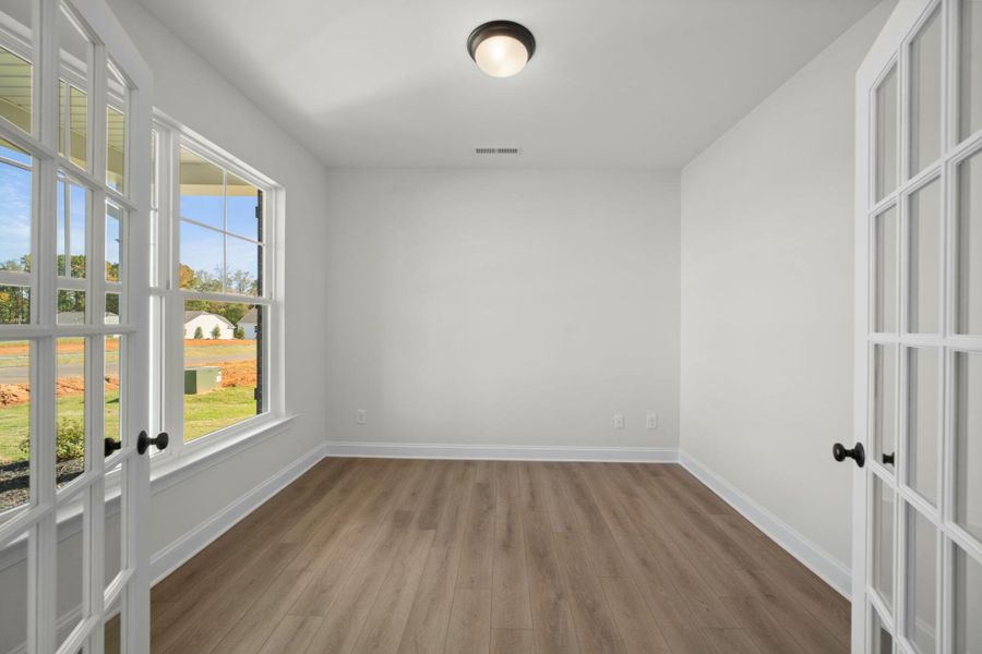 Spacious, unfurnished interior of a new home in Pisgah Park, Kernersville (Image 18).