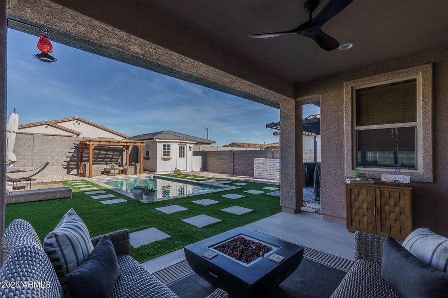 24) BACK PATIO 24) BACK PATIO