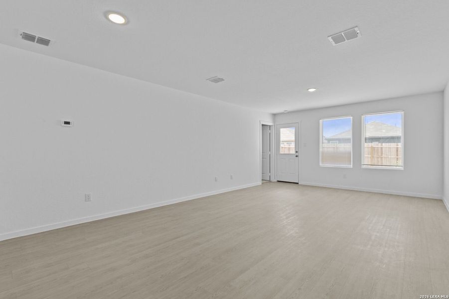Spacious, unfurnished interior of a new home in Higdon Crossing, San Antonio (Image 20).