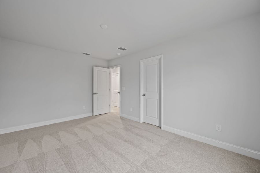 Spacious, unfurnished interior of a new home in Carriage Estates, Lexington (Image 33).