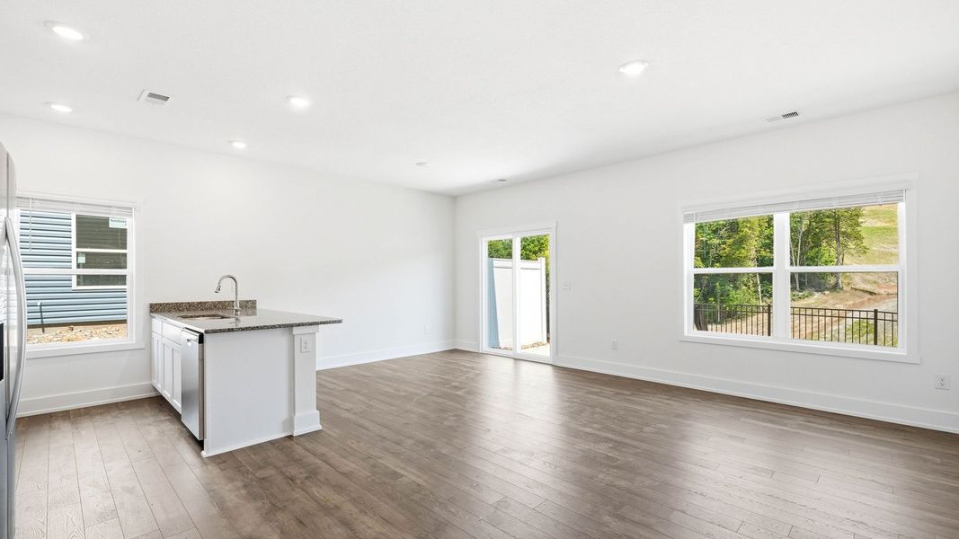 Spacious, unfurnished interior of a new home in Cherokee Crossing, Kodak (Image 13).