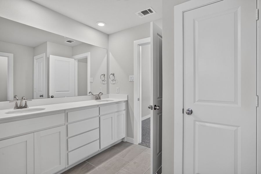 Furnished interior view inside a new home in Craftsman's Corner, Cleburne (Image 15).