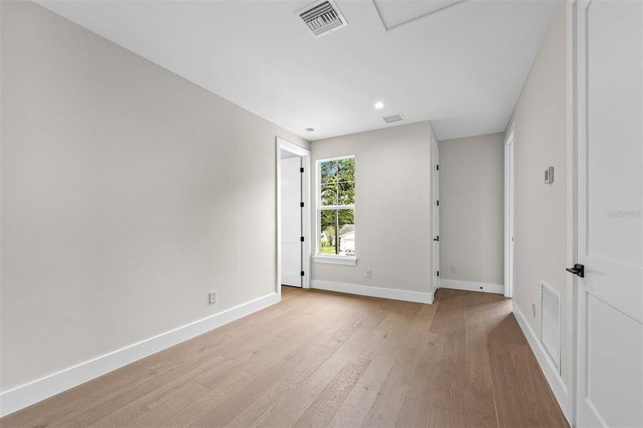 Spacious, unfurnished interior of a new home in , Orlando (Image 21).