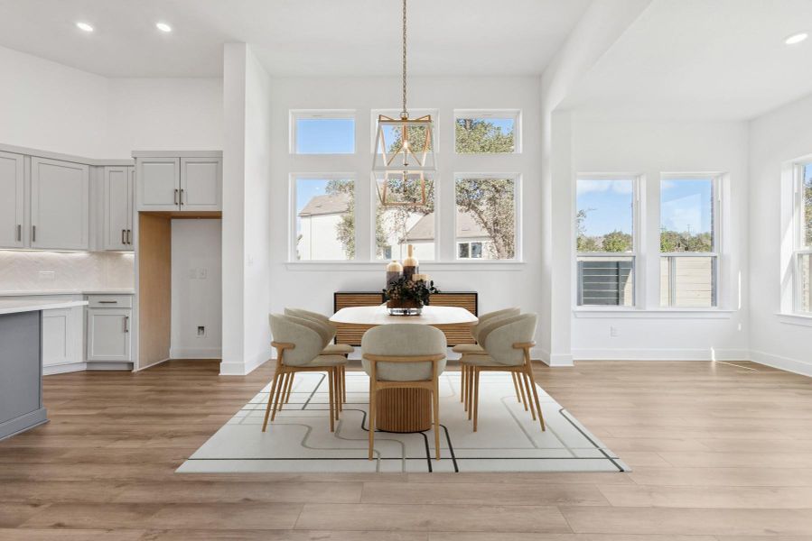 Dining Area (Staged) Dining Area (Staged)