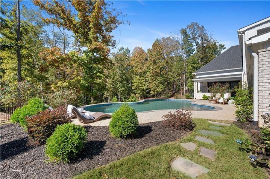 Exterior details and patio area of a home in , Athens (Image 2).