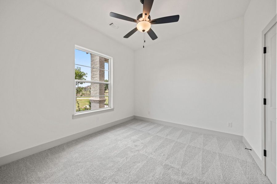 Spacious, unfurnished interior of a new home in Vintage Oaks, Weatherford (Image 11).