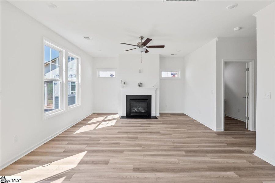 Spacious, unfurnished interior of a new home in Halton Oaks, Spartanburg (Image 17). Spacious, unfurnished interior of a new home in Halton Oaks, Spartanburg (Image 17).