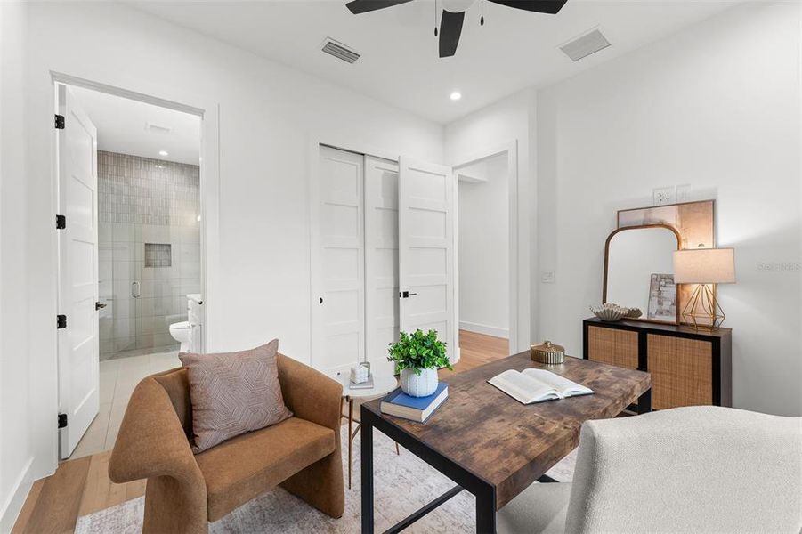 Furnished interior view inside a new home in , Orlando (Image 46).