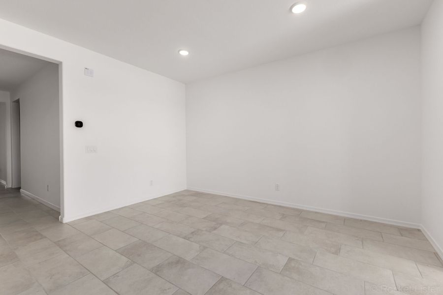 Spacious, unfurnished interior of a new home in Landmarke, San Tan Valley (Image 7).