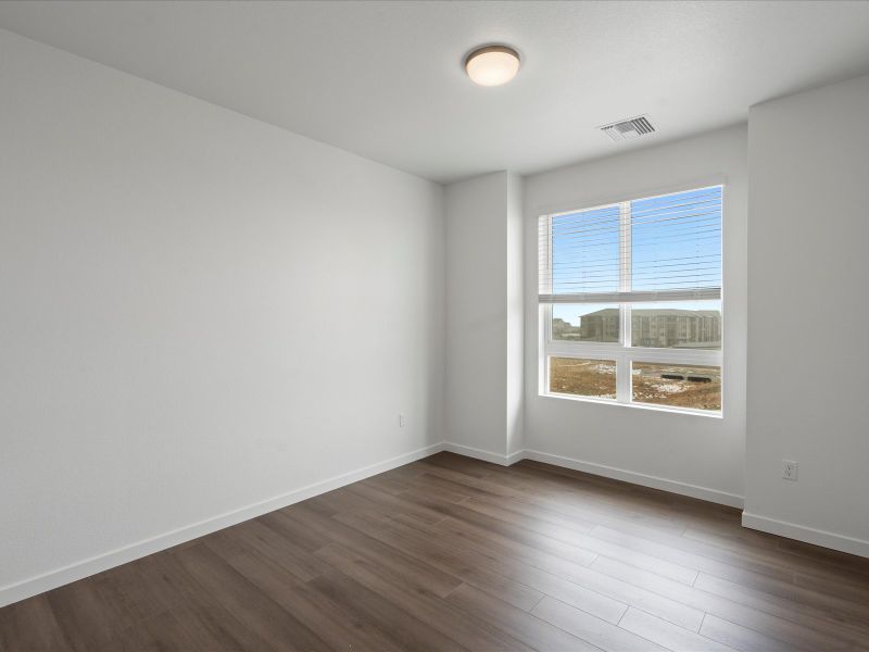 Spacious, unfurnished interior of a new home in Gateway Commons, Denver (Image 18).