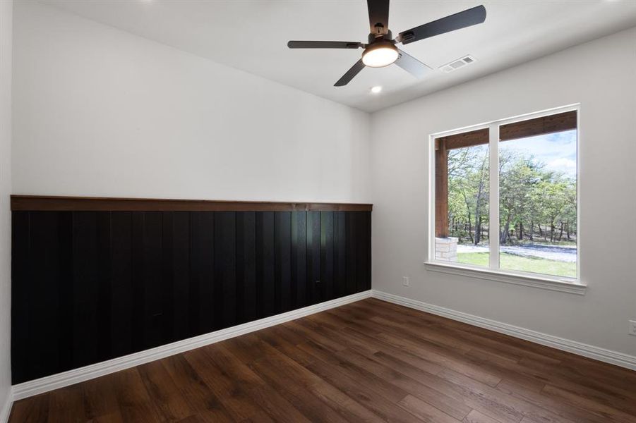 Empty room with ceiling fan, visible vents, recessed lighting, dark wood-style flooring, and baseboards