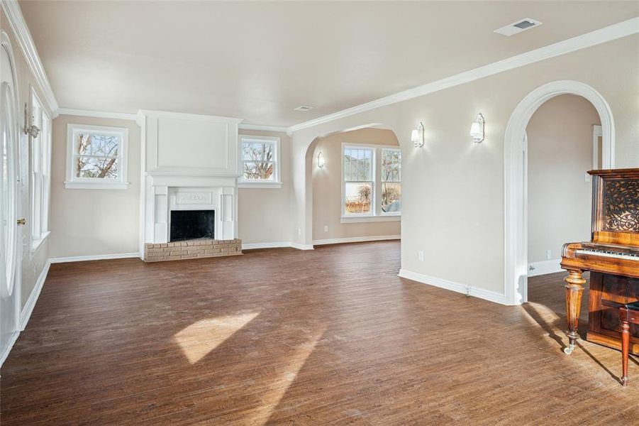 Spacious, unfurnished interior of a new home in , Weatherford (Image 9). Spacious, unfurnished interior of a new home in , Weatherford (Image 9).