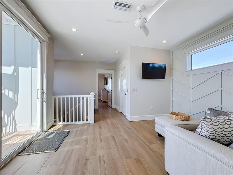 Spacious, unfurnished interior of a new home in , Bradenton Beach (Image 23).