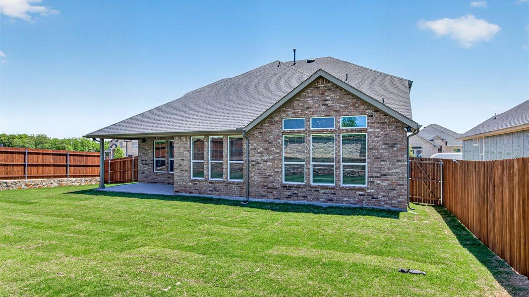 Representative exterior details of a home built from the Wimberley by D.R. Horton in Lakeview Pointe, Midlothian (Image 25).