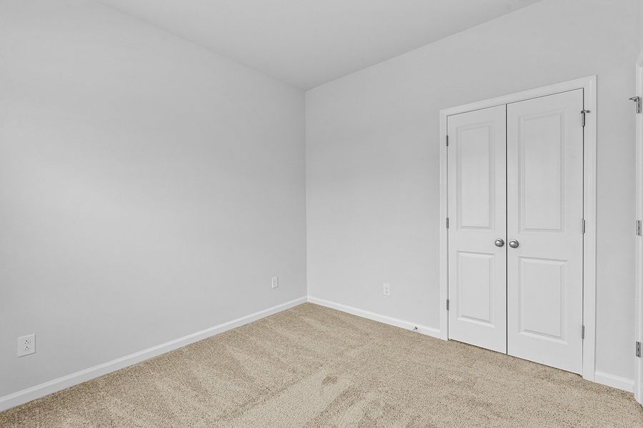 Spacious, unfurnished interior of a new home in Fieldstone, Lexington (Image 26).