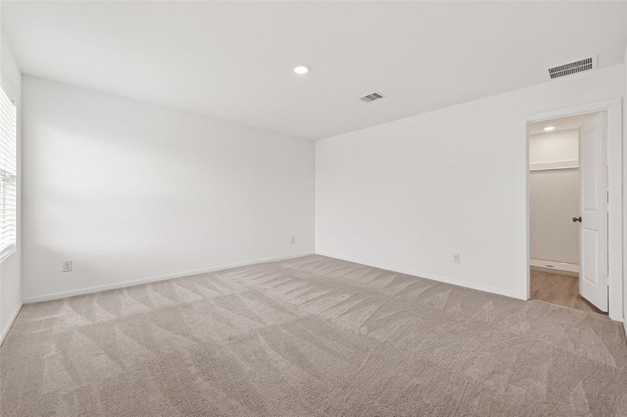 Spacious, unfurnished interior of a new home in Anniston, Katy (Image 20).