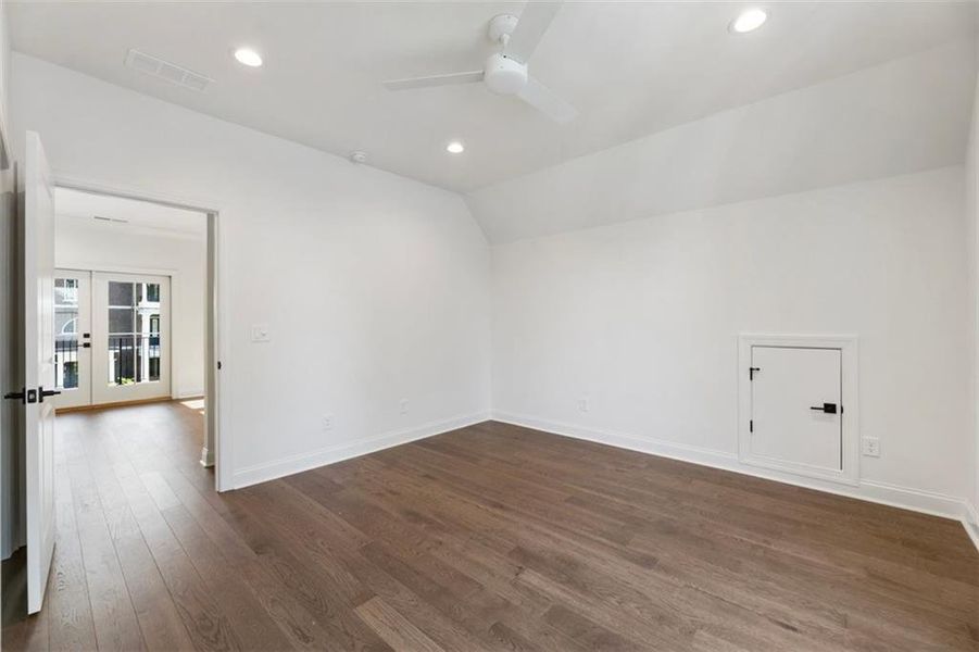 Spacious, unfurnished interior of a new home in , Alpharetta (Image 71). Spacious, unfurnished interior of a new home in , Alpharetta (Image 71).