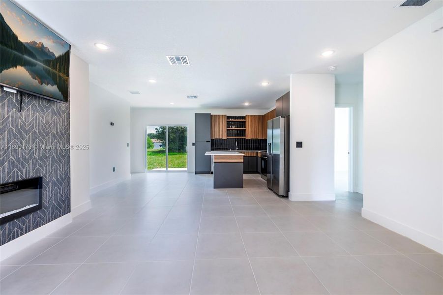 Spacious, unfurnished interior of a new home in , Palm Bay (Image 20). Spacious, unfurnished interior of a new home in , Palm Bay (Image 20).