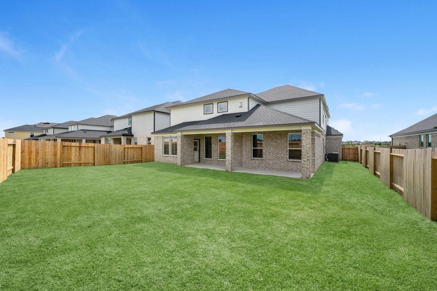 Exterior details and patio area of a home in Beacon Hill, Waller (Image 3).
