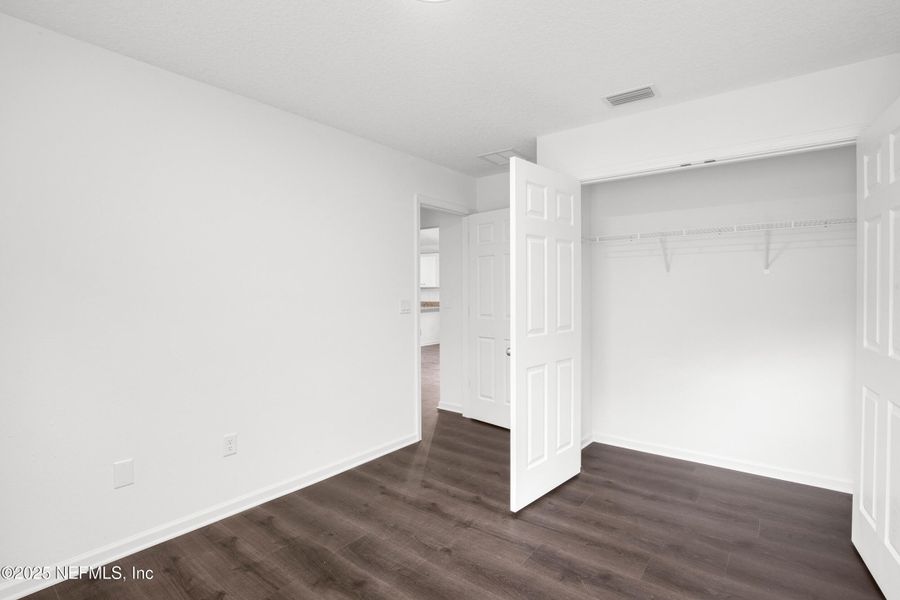 Spacious, unfurnished interior of a new home in , Palatka (Image 32).