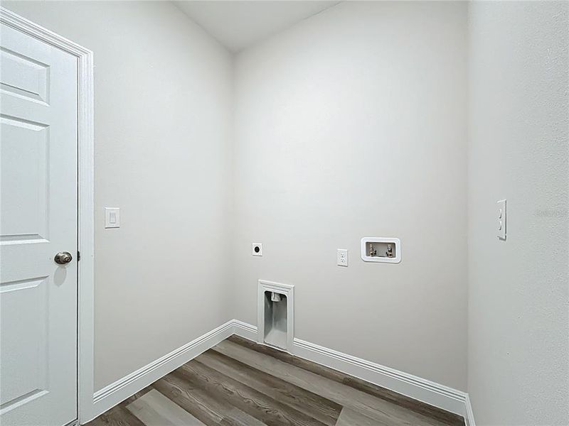 Spacious, unfurnished interior of a new home in , North Port (Image 43).