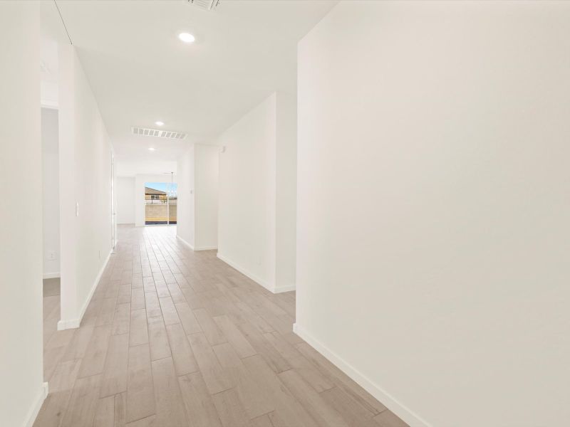 Spacious, unfurnished interior of a new home in Mesquite Mountain Ranch at Frontera, Surprise (Image 9).